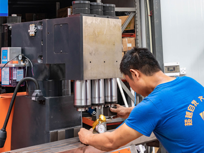 Ist die Bedienung der CNC-Maschine zur Herstellung von Wasserhähnen kompliziert?